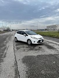 Ford fiesta 1.4 benzina/gpl 2010