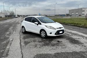 Ford fiesta 1.4 benzina/gpl 2010