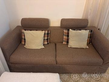 Divano 2 posti + pouf