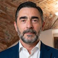Damo di compagnia italiano