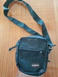 Borsello a tracolla della Eastpak