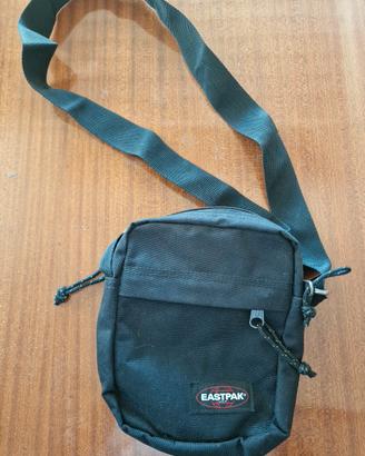 Borsello a tracolla della Eastpak
