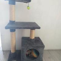 Trespolo per gatti con tre piattaforme