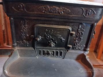 STUFA A LEGNA FINE OTTOCENTO INGHISA