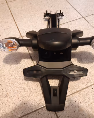 Portatarga per Yamaha Tracer + frecce ant e post