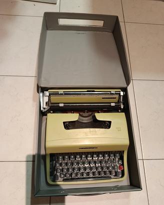 macchina da scrivere Olivetti lettera 32