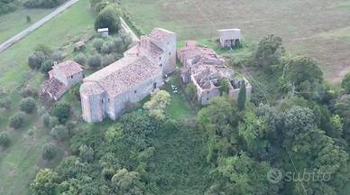 Rustico da ristrutturare con terreno