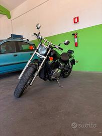 Honda VT 750 Black Widow -2001