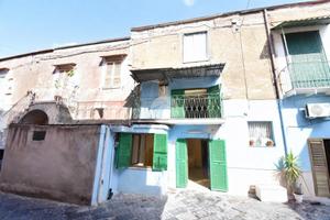 2 LOCALI A POLLENA TROCCHIA