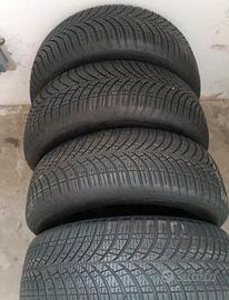 4 gomme 4 stagioni Goodyear 215/65 16 - 6mm