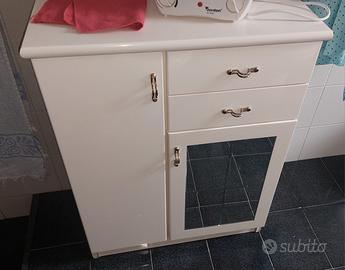 Mobiletto bagno 