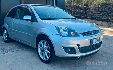 FORD
Fiesta 5a serie (2002)
Fiesta 1.4 TDCi