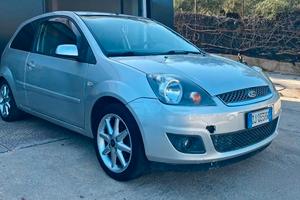 FORD
Fiesta 5a serie (2002)
Fiesta 1.4 TDCi