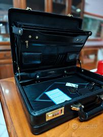  borsa e valigetta anche singolarmente. 