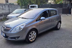 Opel Corsa 1.4 16V 5 porte Cosmo