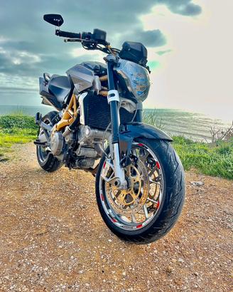 Moto naked