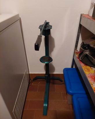tappatrice per tappi sughero 
