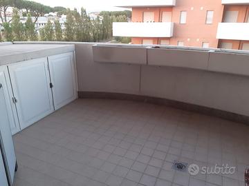 Bilocale arredato con grande balcone, 800 tutto i