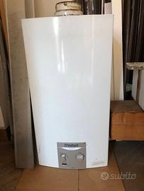 Boiler per acqua calda a gas con dinamo