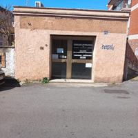 Locale c1 su strada zona pineta sacchetti