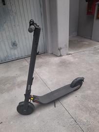 Monopattino Ninebot E25E - km 0