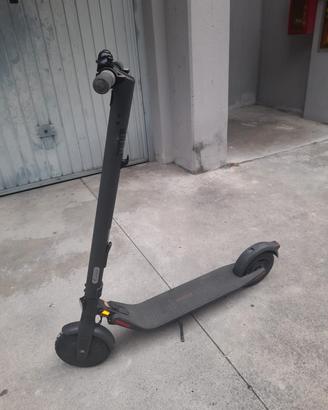 Monopattino Ninebot E25E - km 0