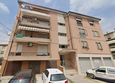 Appartamento di 117 m² con 5 locali e box auto a V