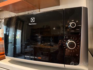 Forno microonde con grill Electrolux EMM21150S