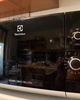 Forno microonde con grill Electrolux EMM21150S