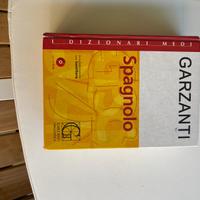 Dizionario di spagnolo Garzanti.