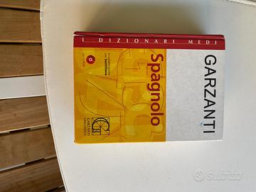 Dizionario di spagnolo Garzanti.
