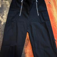 Pantalone aderente che cado largo nero