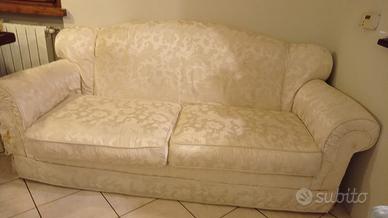 Divano elegante damascato