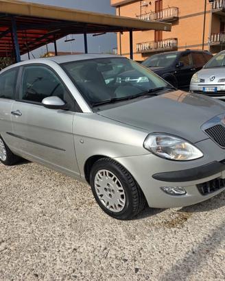 Lancia Ypsilon 1.2 16V Oro