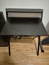 Scrivania pieghevole in legno/metallo.