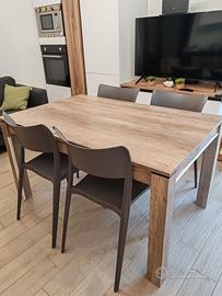 Tavolo in legno rovere con 4 sedie