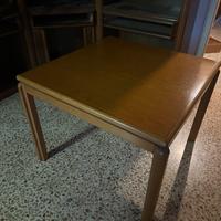 Tavolo in legno quadrato allungabile
