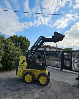 P179- Mini Pala 16 q Mustang 920