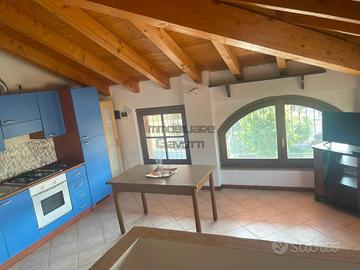 BILOCALE TRAVI A VISTA