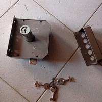 Serratura porta a portone