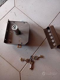 Serratura porta a portone