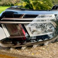 Dacia Duster faro anteriore sx