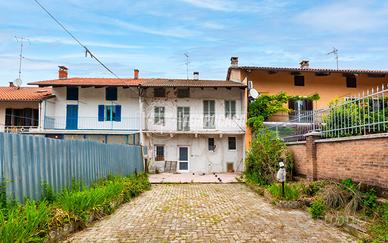 MONTEU DA PO CASA CON CORTILE, TRAVATA, DUE BOX AU