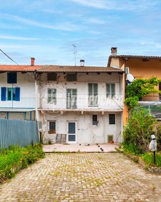 MONTEU DA PO CASA CON CORTILE, TRAVATA, DUE BOX AU