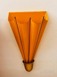 portaombrelli in metallo con dettagli in ottone