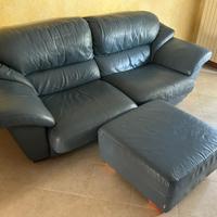 Divano in pelle Chateaux d'Ax con pouf