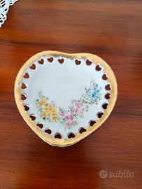 Piatto a cuore in porcellana dipinto a mano