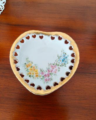 Piatto a cuore in porcellana dipinto a mano