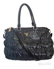 Borsa Prada in pelle nera 