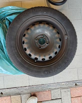 4 gomme con cerchio 175/65/R15